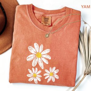 Comfort Colors Daisy Tee - Boho Floral Vintage Shirt